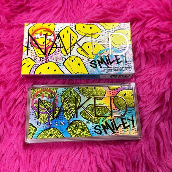 NEW Urban Decay Smiley eyeshadow palette - Picture 3 of 4